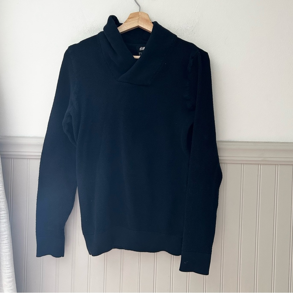 H&M Men’s Medium Dark Blue V-Neck Sweater Soft Knit Casual Pullover